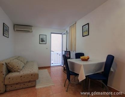 Apartamentos Marija, , alojamiento privado en Budva, Montenegro - 1 Dn Soba + Trp
